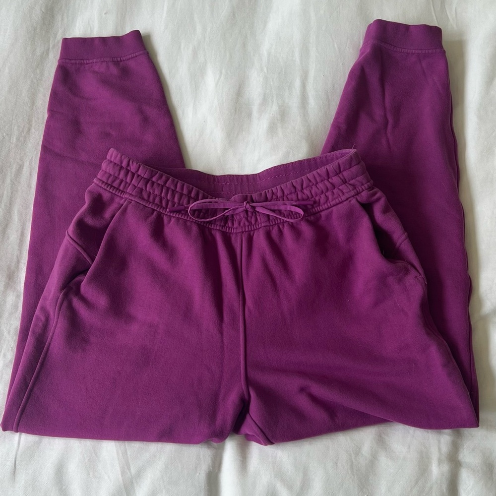 Lululemon 🍋 Loungeful High-Rise Jogger Sweatpants Size 8 Vivid Plum